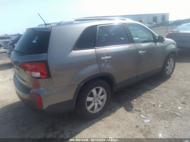 5XYKTCA60FG571530 KIA SORENTO LX