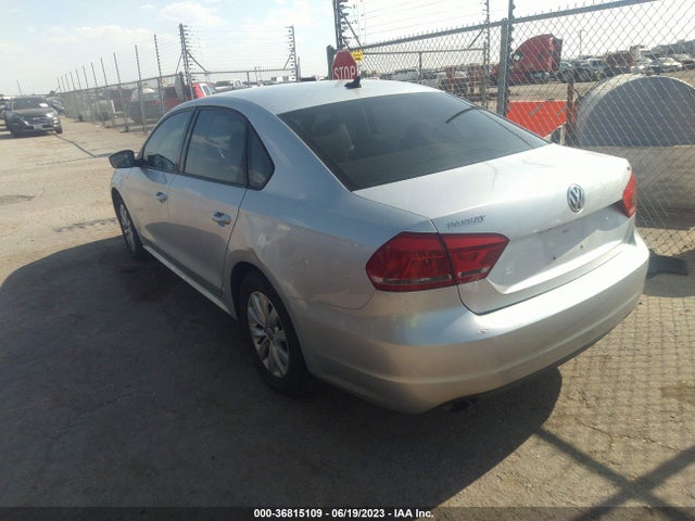 1VWAT7A39FC037971 Volkswagen Passat 1.8t Wolfsburg Ed