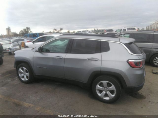 3C4NJCBB2KT809377 Jeep Compass Latitude