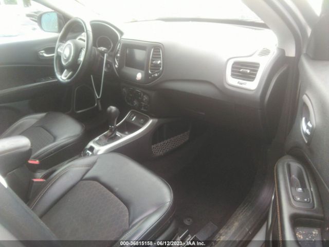3C4NJCBB2KT809377 Jeep Compass Latitude