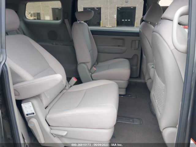 KNDMB5C1XH6323056 KIA SEDONA LX