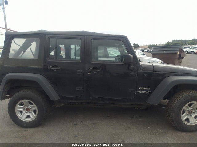 1C4BJWDG0GL335946 Jeep Wrangler Unlimited Sport