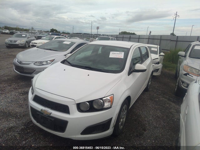 Chevrolet SONIC LS 2015 1G1JA6SH1F4206753 Image 2