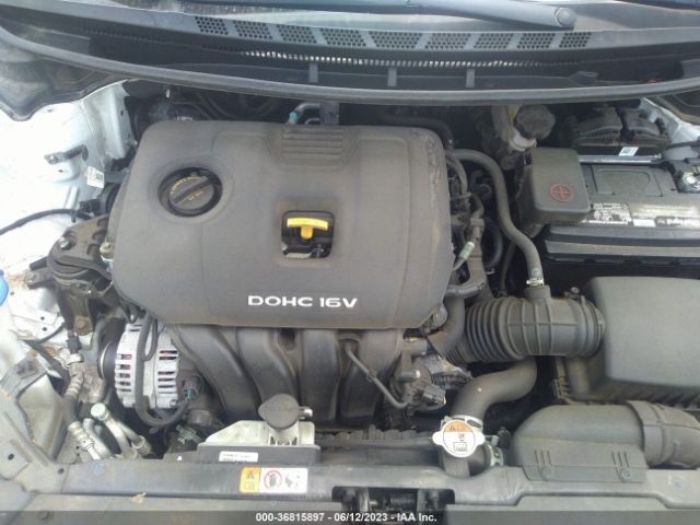 KIA FORTE LX 2017 3KPFK4A73HE137167 Image 10