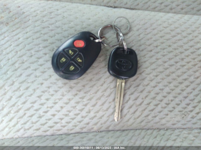 2011 TOYOTA SIENNA VIN: 5TDKA3DC4BS003737