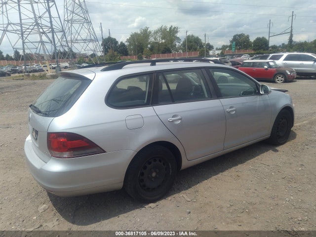 3VWPP7AJ4EM601102 Volkswagen Jetta Sportwagen S