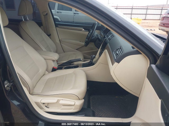 1VWBT7A32HC007136 Volkswagen Passat 1.8t Se