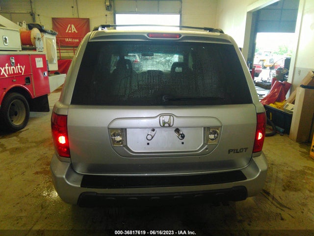 2005 HONDA PILOT EX VIN: 5FNYF18405B005643