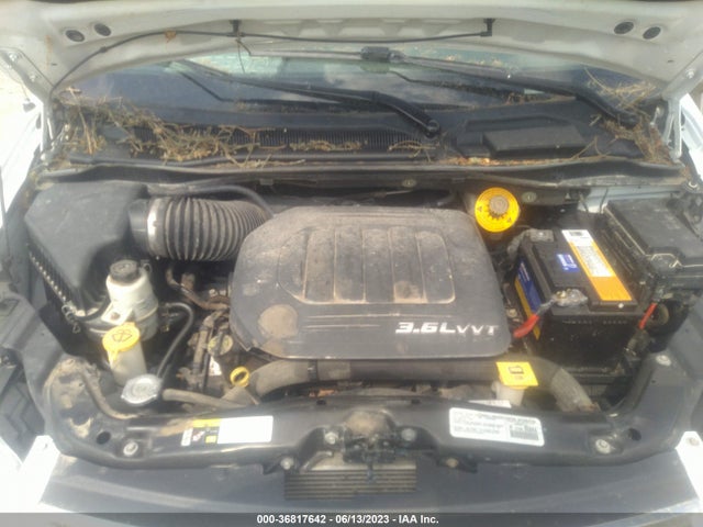 2C4RC1GG9ER204056 Chrysler Town & Country Limited