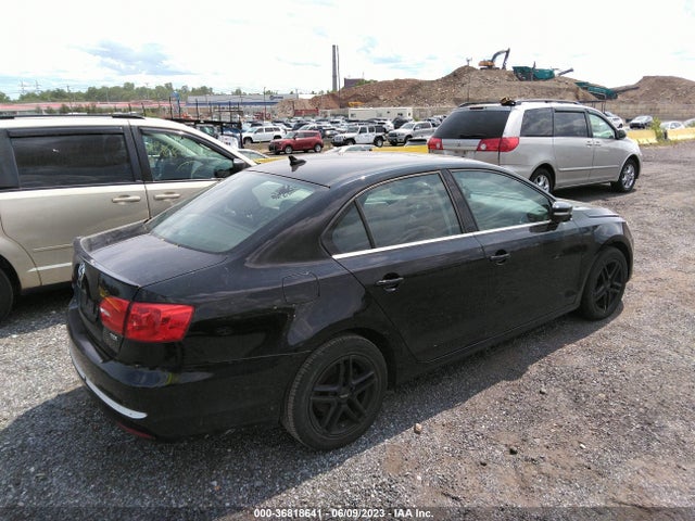 2011 VOLKSWAGEN JETTA SEDAN TDI W/NAV VIN: 3VWLL7AJ0BM054822