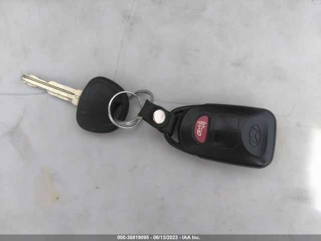 2008 HYUNDAI ELANTRA GLS/SE VIN: KMHDU46D38U587303