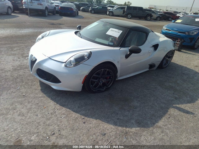 ZARBAAA42HM231084 Alfa Romeo 4C COUPE