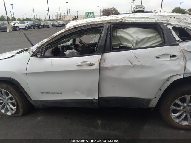 1C4PJLCB8MD116345 Jeep Cherokee Latitude