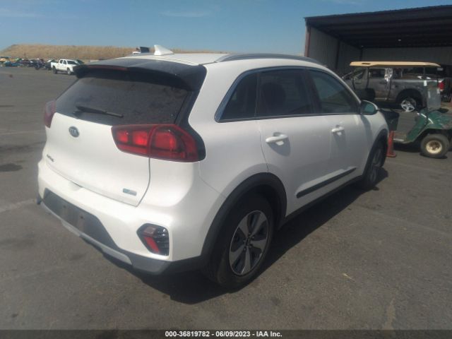 KNDCB3LC2M5471574 KIA NIRO LX