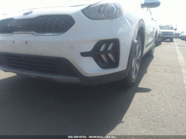 KNDCB3LC2M5471574 KIA NIRO LX