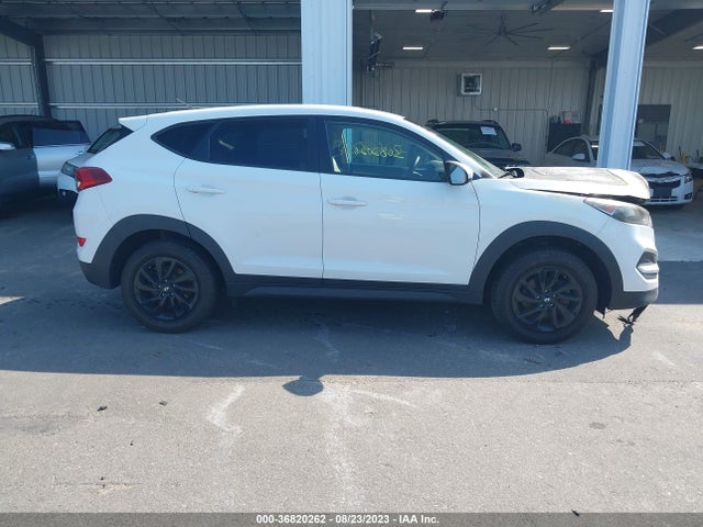 Hyundai TUCSON SE 2018 KM8J23A41JU702819 Image 4