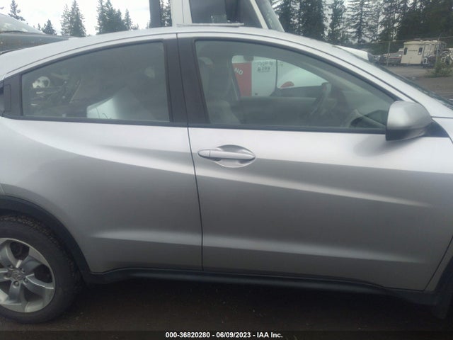 Honda HR-V LX 2016 3CZRU6H37GM768153 Image 6