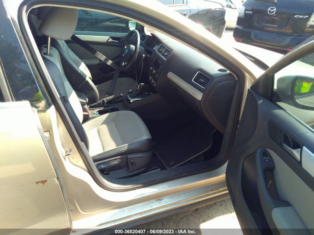 3VW637AJ0EM211184 Volkswagen Jetta Sedan Hybrid Sel