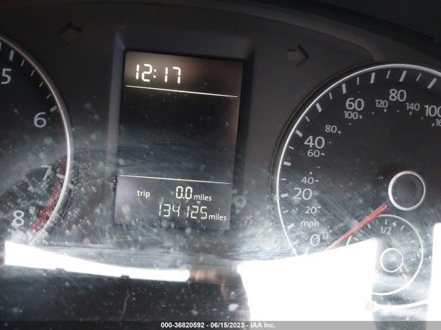 1VWAT7A37FC117303 Volkswagen Passat 1.8t Limited Edition