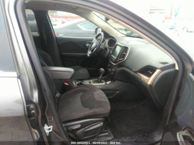 1C4PJLCB6FW608279 Jeep Cherokee Latitude