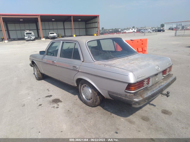 1981 MERCEDES-BENZ 300 D VIN: WDBAB30A3BB251609