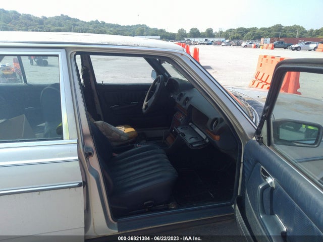 1981 MERCEDES-BENZ 300 D VIN: WDBAB30A3BB251609