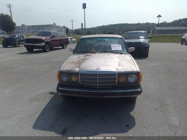 1981 MERCEDES-BENZ 300 D VIN: WDBAB30A3BB251609