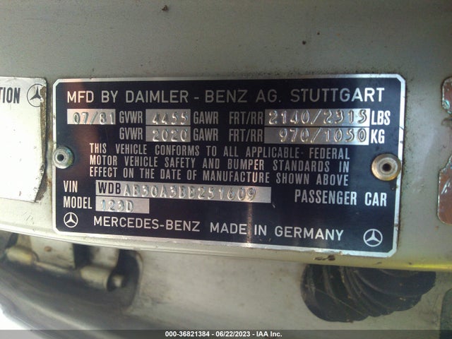1981 MERCEDES-BENZ 300 D VIN: WDBAB30A3BB251609