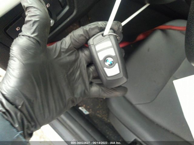 WBA8E1G34HNU19006 BMW 3 Series 320i