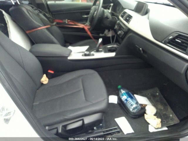 WBA8E1G34HNU19006 BMW 3 Series 320i
