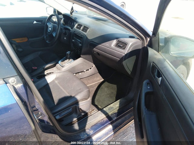 3VWD17AJ5EM406680 Volkswagen Jetta Sedan Se