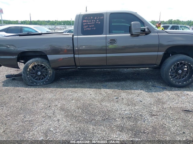 2002 CHEVROLET SILVERADO 1500 LS VIN: 2GCEK19T721400213