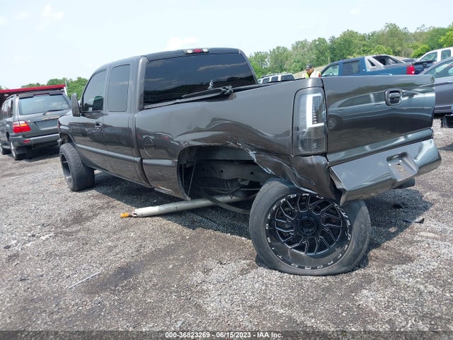 2002 CHEVROLET SILVERADO 1500 LS VIN: 2GCEK19T721400213
