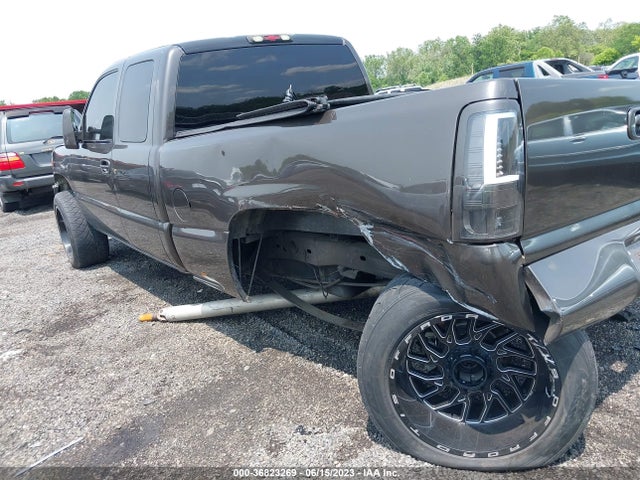 2002 CHEVROLET SILVERADO 1500 LS VIN: 2GCEK19T721400213