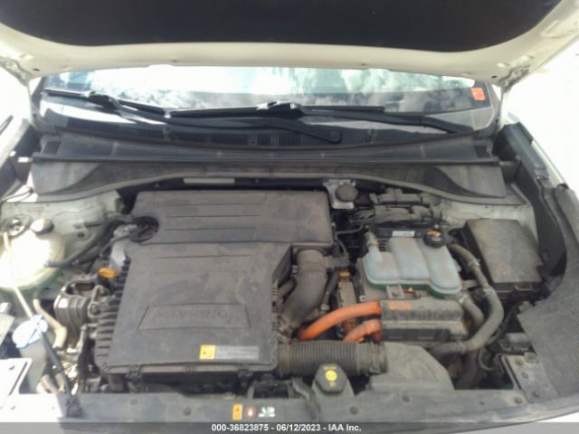 KNDCC3LCXJ5135227 KIA NIRO EX