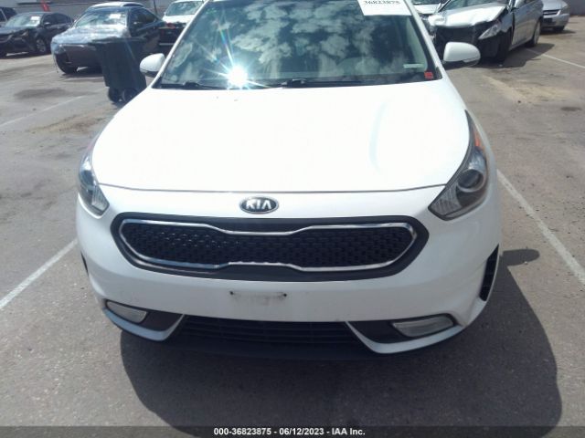 KNDCC3LCXJ5135227 KIA NIRO EX