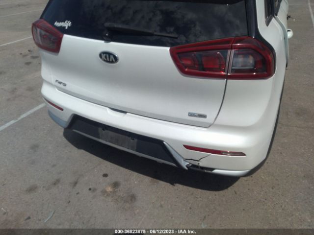 KNDCC3LCXJ5135227 KIA NIRO EX