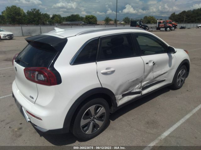 KNDCC3LCXJ5135227 KIA NIRO EX