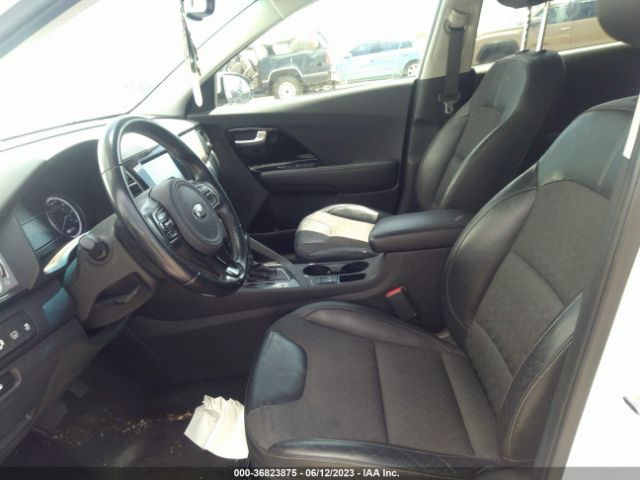 KNDCC3LCXJ5135227 KIA NIRO EX