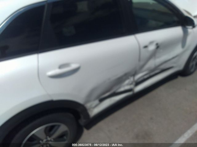 KNDCC3LCXJ5135227 KIA NIRO EX