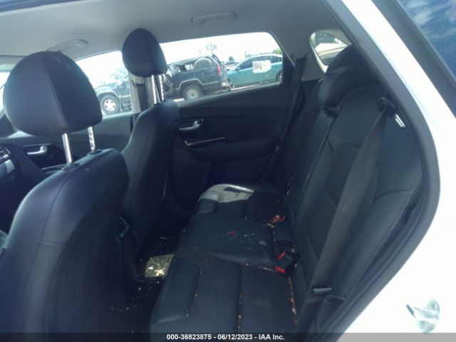 KNDCC3LCXJ5135227 KIA NIRO EX