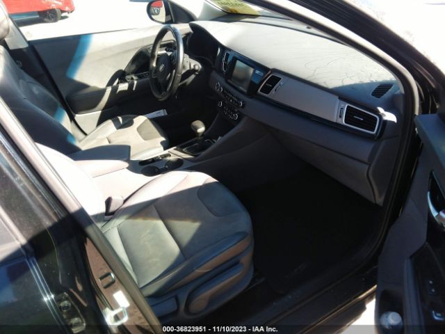 KNDCC3LC6H5038763 KIA NIRO EX