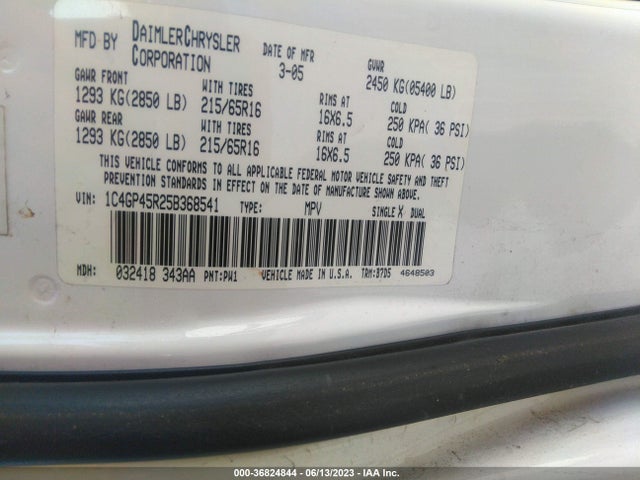2005 CHRYSLER TOWN & COUNTRY VIN: 1C4GP45R25B368541