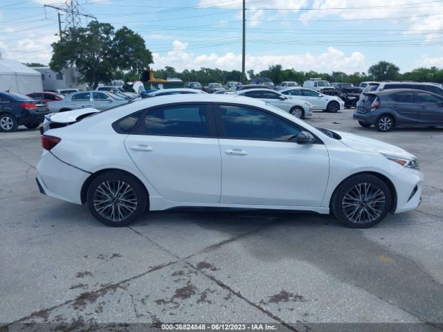 3KPF54AD9NE449017 KIA Forte Gt-line