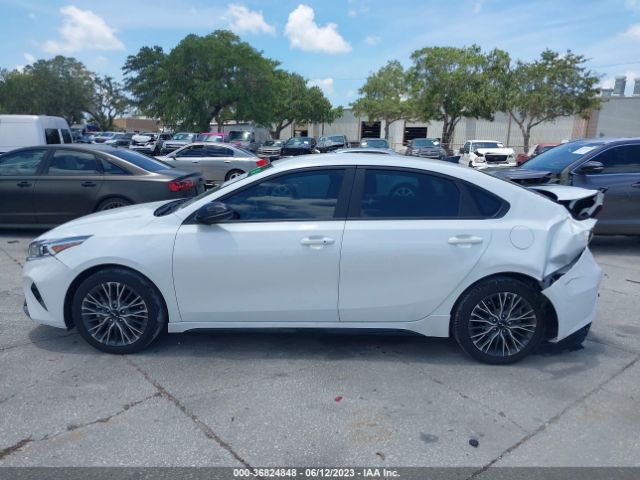 3KPF54AD9NE449017 KIA Forte Gt-line