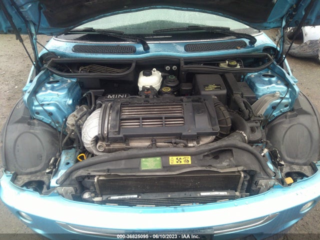 2005 MINI COOPER HARDTOP S VIN: WMWRE33435TD92888