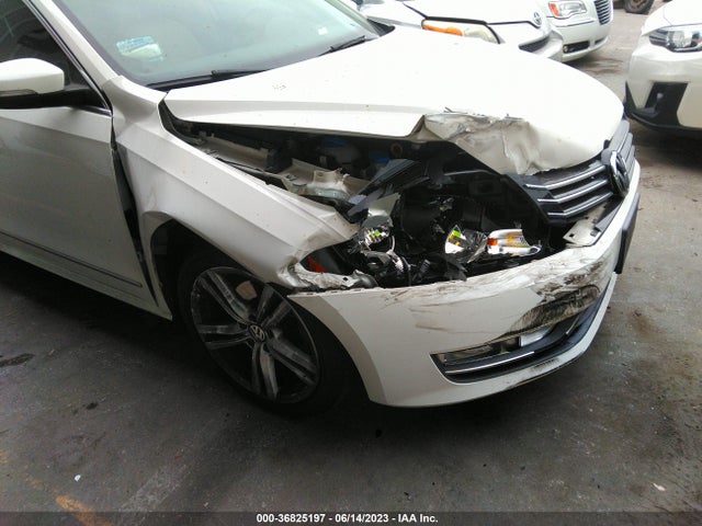 1VWBT7A30FC071186 Volkswagen Passat 1.8t Se W/sunroof & Nav