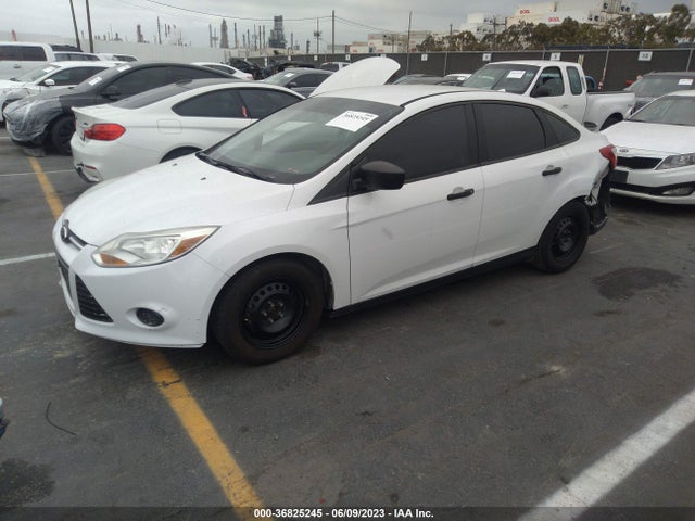 Ford FOCUS S 2014 1FADP3E20EL111359 Image 2