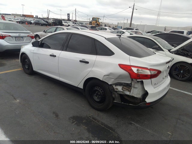 Ford FOCUS S 2014 1FADP3E20EL111359 Image 3