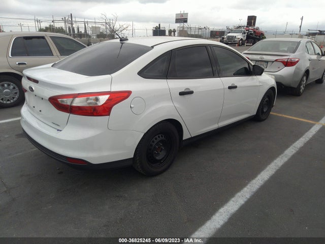 Ford FOCUS S 2014 1FADP3E20EL111359 Image 4